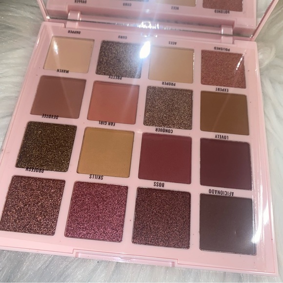 NeW LA girl eyeshadow palette πΈ - Picture 2 of 9